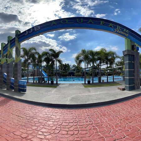 Jjb Aquafarm Resort By Cocotel Castillejos Esterno foto